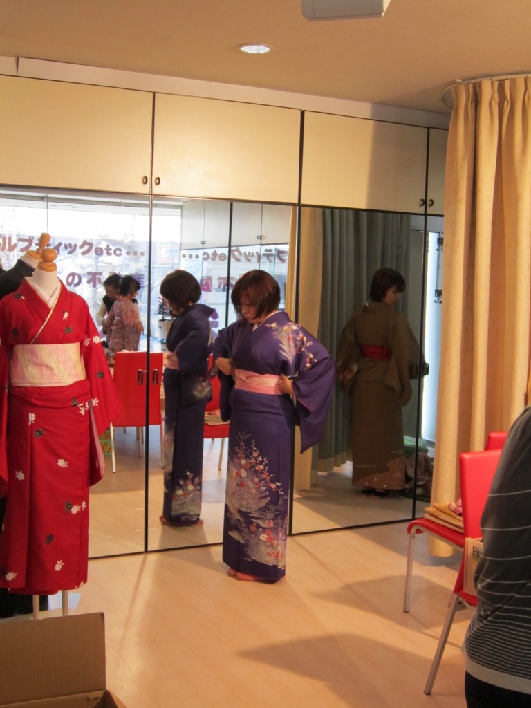 広島のブライダル、結婚式、披露宴、2次会、プロデュース、レンタル衣装、貸衣装、出張着付け、は三栗矢へ