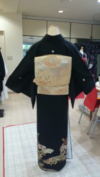 広島のブライダル、結婚式、披露宴、留袖レンタル、モーニングレンタル、七五三レンタル、礼服レンタル、レンタル衣装、貸衣装、着付け、出張着付け、は三栗矢へ