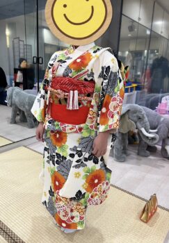 広島のブライダル、結婚式、披露宴、留袖レンタル、モーニングレンタル、七五三レンタル、礼服レンタル、浴衣レンタル、振袖レンタル、成人式レンタル、袴レンタル、レンタル衣装、貸衣装、着付け、着付教室、出張着付け、は三栗矢へ