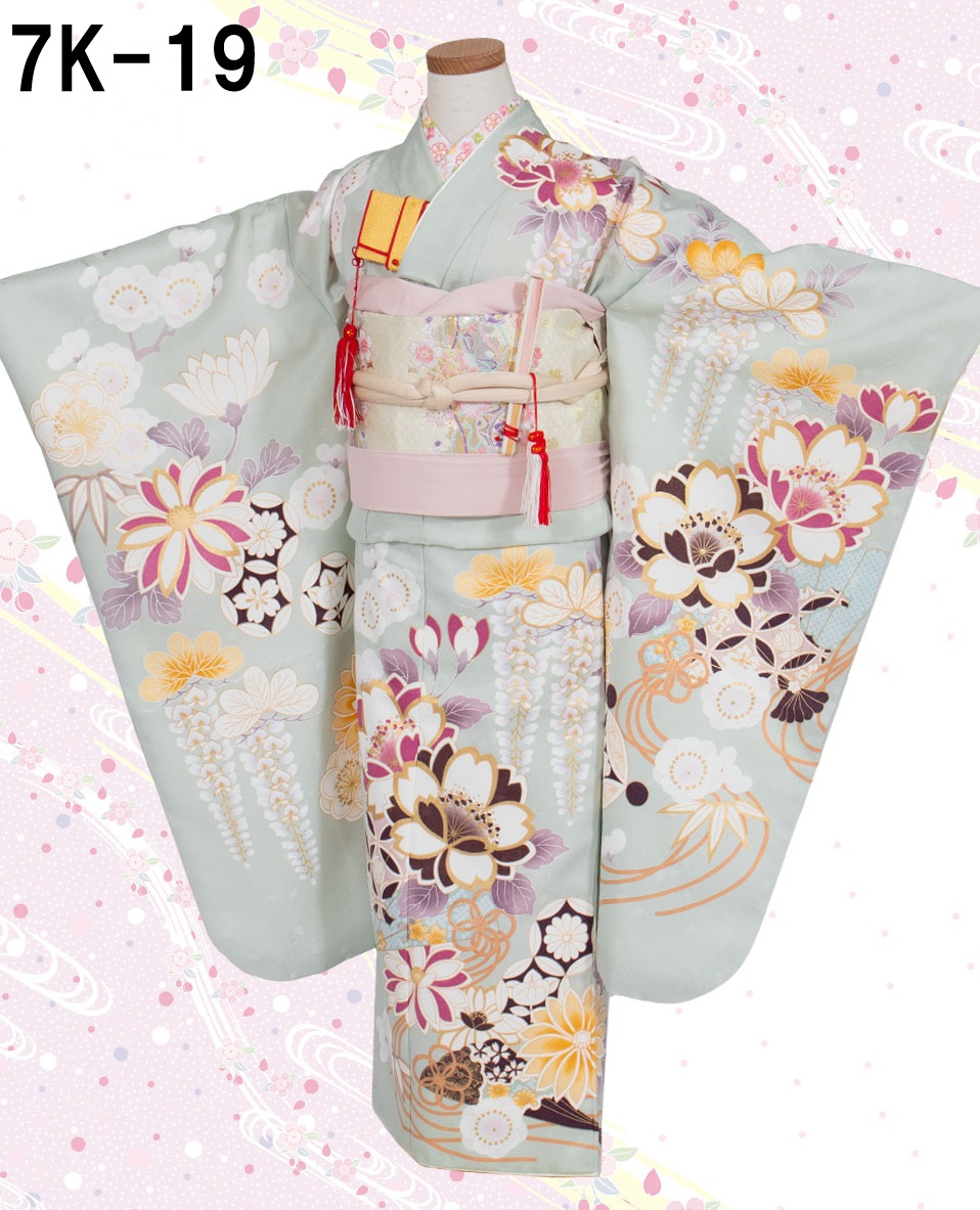 広島のブライダル、結婚式、披露宴、打掛レンタル、留袖レンタル、モーニングレンタル、七五三レンタル、礼服レンタル、浴衣レンタル、振袖レンタル、成人式レンタル、袴レンタル、レンタル衣装、貸衣装、着付け、着付教室、出張着付け、は三栗矢へ