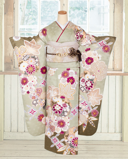 広島のブライダル、結婚式、披露宴、打掛レンタル、留袖レンタル、モーニングレンタル、七五三レンタル、礼服レンタル、浴衣レンタル、振袖レンタル、成人式レンタル、袴レンタル、レンタル衣装、貸衣装、着付け、着付教室、出張着付け、は三栗矢へ