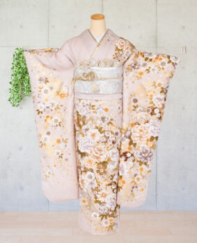 広島のブライダル、結婚式、披露宴、打掛レンタル、留袖レンタル、モーニングレンタル、七五三レンタル、礼服レンタル、浴衣レンタル、振袖レンタル、成人式レンタル、袴レンタル、レンタル衣装、貸衣装、着付け、着付教室、出張着付け、は三栗矢へ
